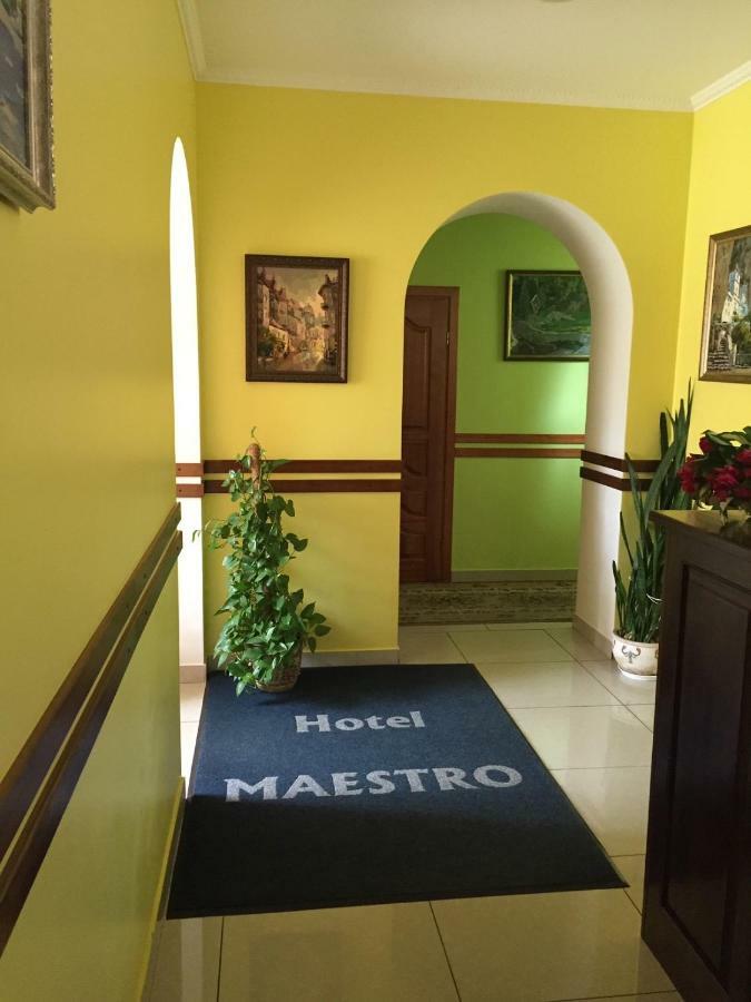 Maestro Hotel Ostroh Exterior foto