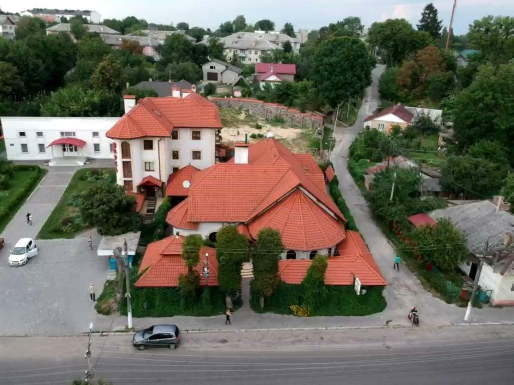 Maestro Hotel Ostroh Exterior foto