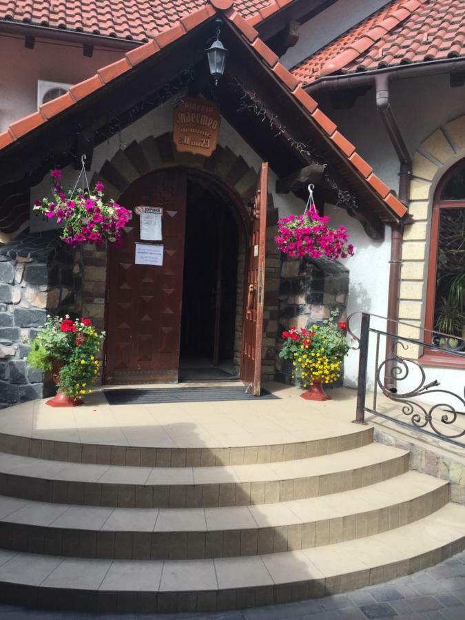 Maestro Hotel Ostroh Exterior foto