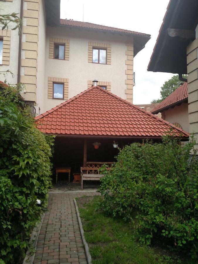 Maestro Hotel Ostroh Exterior foto
