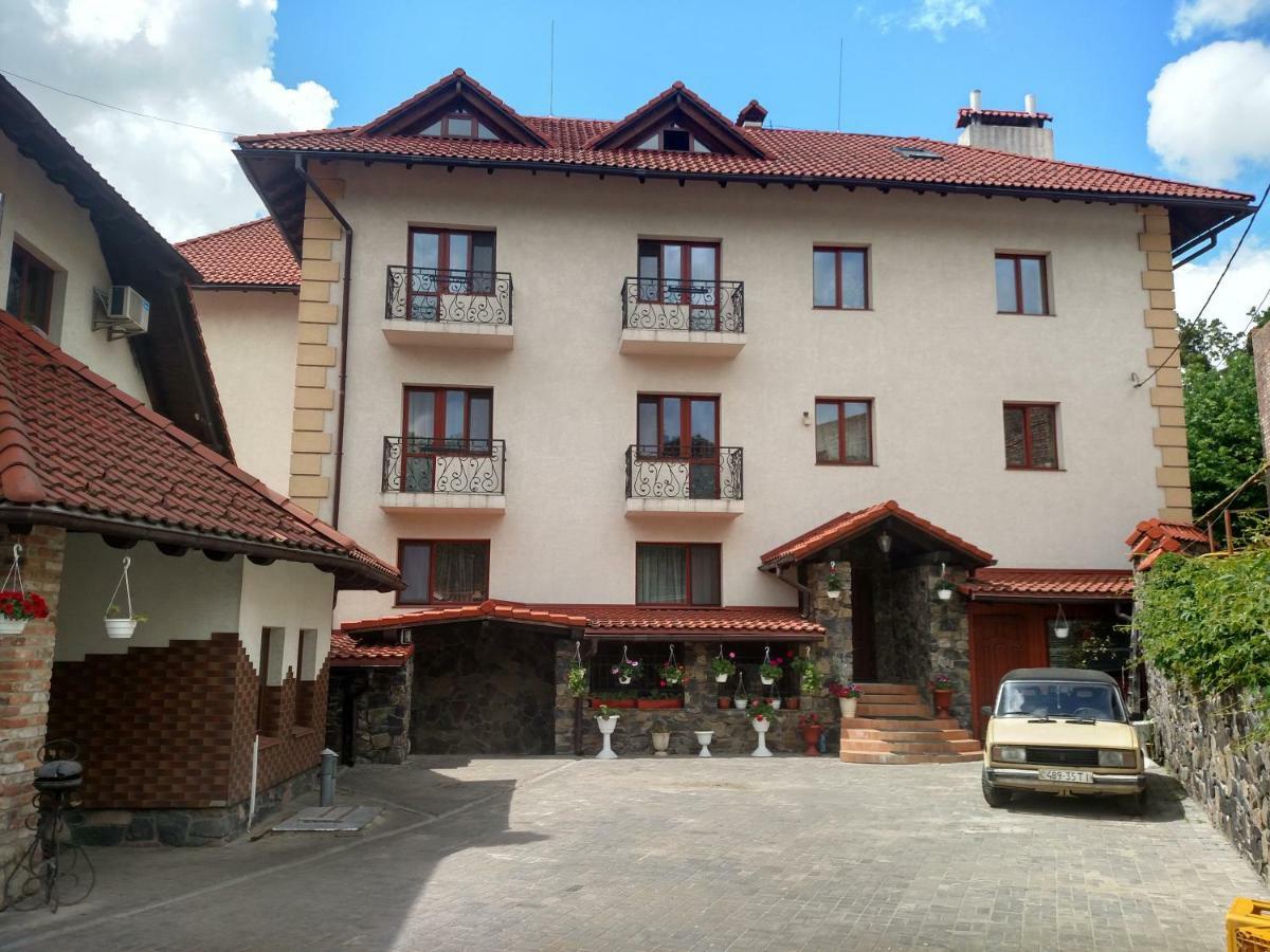 Maestro Hotel Ostroh Exterior foto