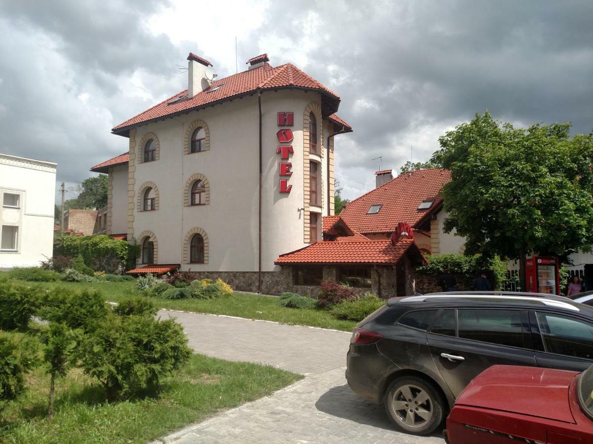 Maestro Hotel Ostroh Exterior foto