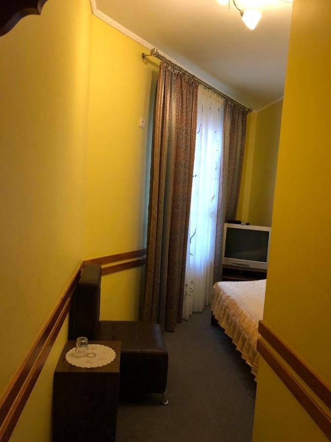 Maestro Hotel Ostroh Exterior foto